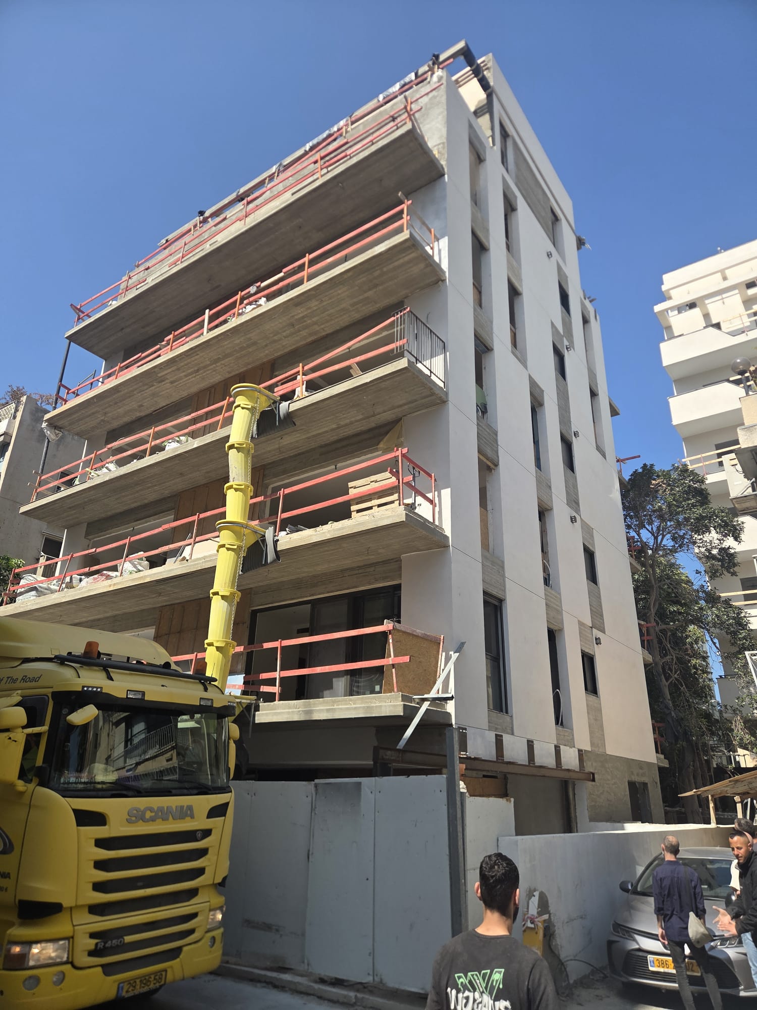 אפריל 2026
