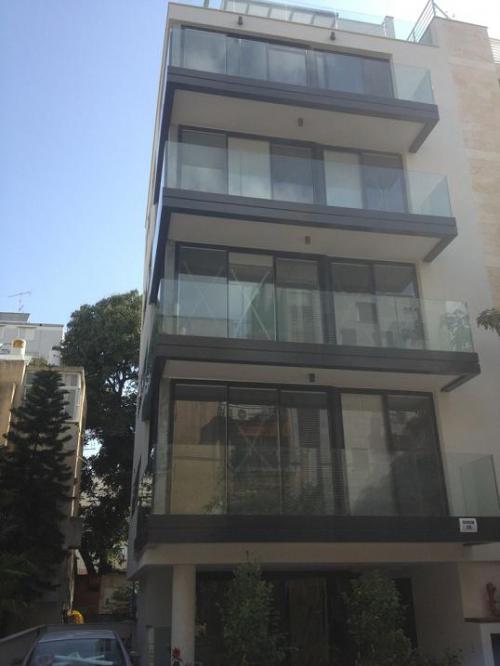 עמוס 15, תל אביב