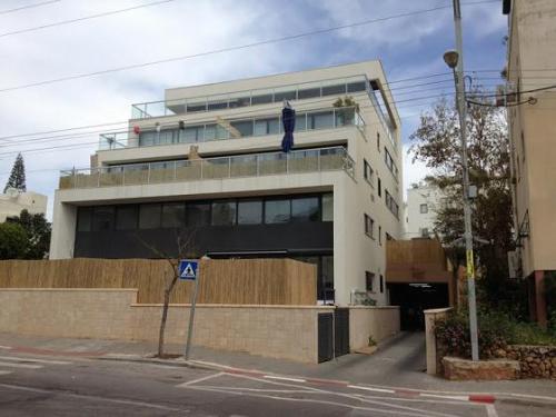 מנורה 8, תל אביב