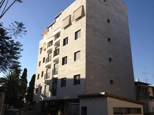 עין גדי 5, גבעתיים